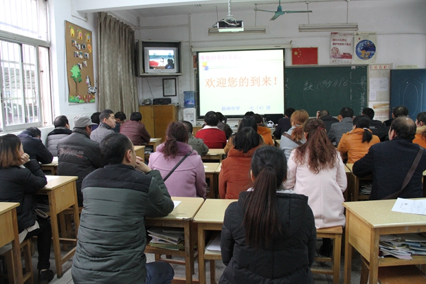 学会沟通做青春期孩子的好帮手社区情商教育工作室走进新闸中学与家长